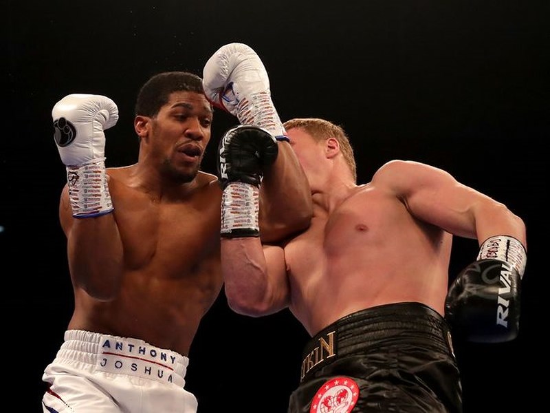 nam-mo-thay-danh-nhau-danh-con-gi-3